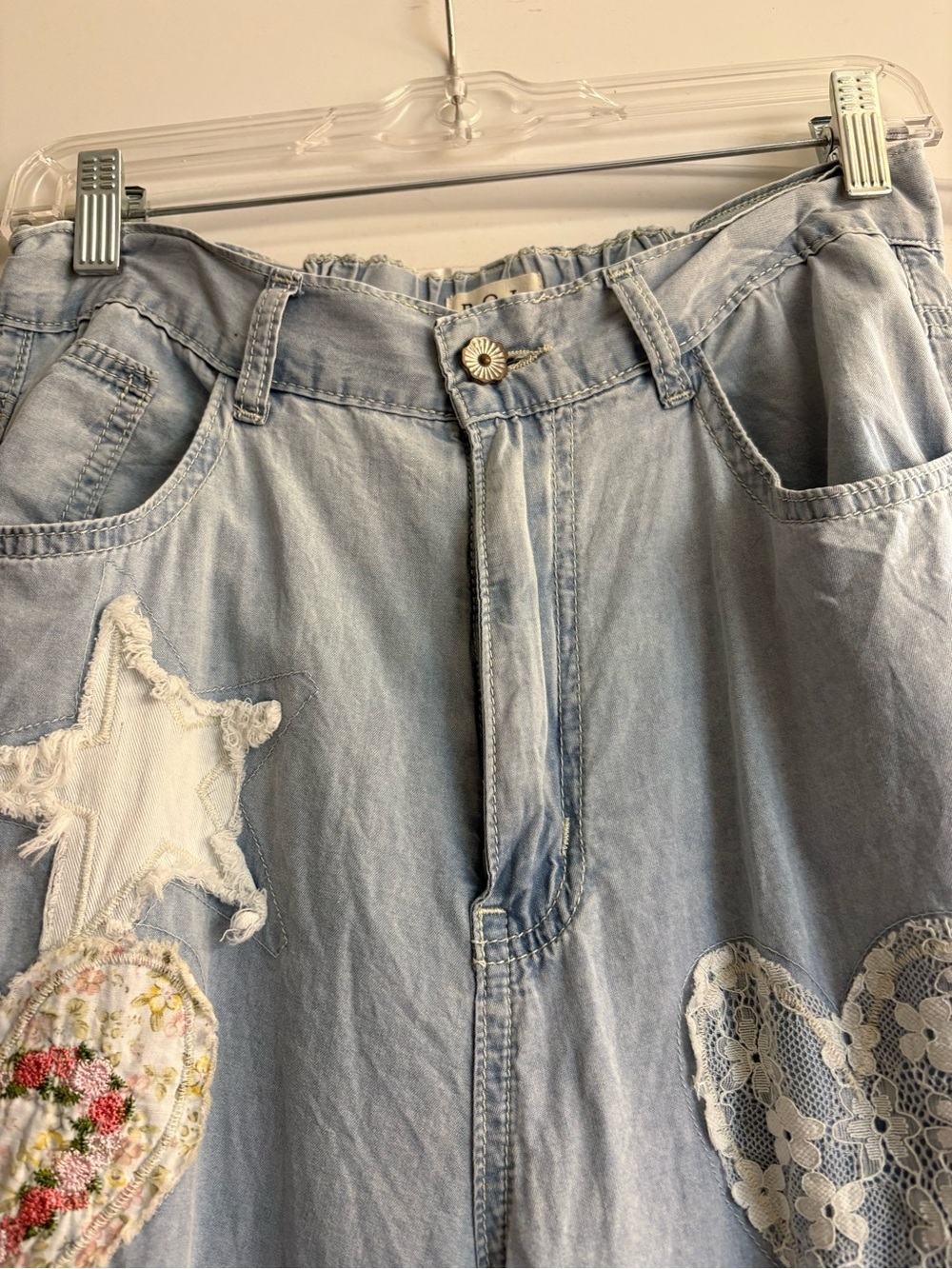 🌸POL Lightweight Denim with Appliquéd Stars & Hearts - Picture 6 of 14